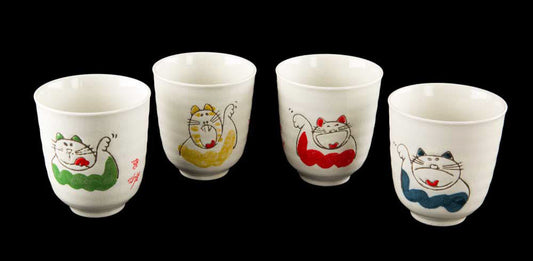 Set de 4 Tasses Japonaises Maneki Neko en Céramique – Édition Limitée