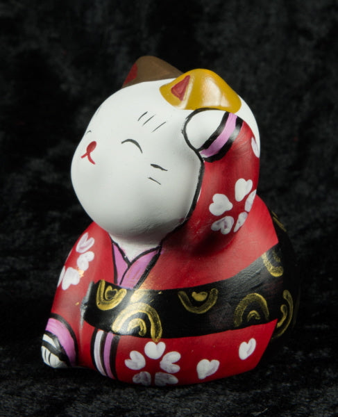 Figurine Chat Japonais Bobtail Maneki-Neko Kimono Rouge et Blanc en Polyrésine – Décoration Kawaii 6,5 cm