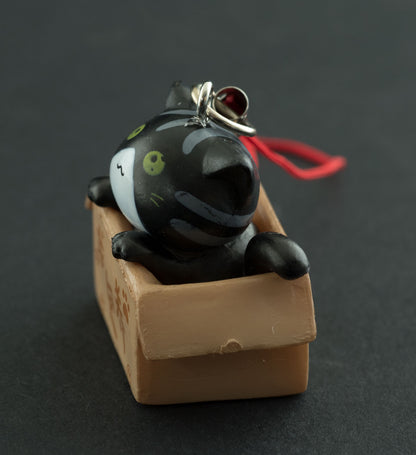 Charm Chat Noir dans son Carton – Accessoire Kawaii Japonais