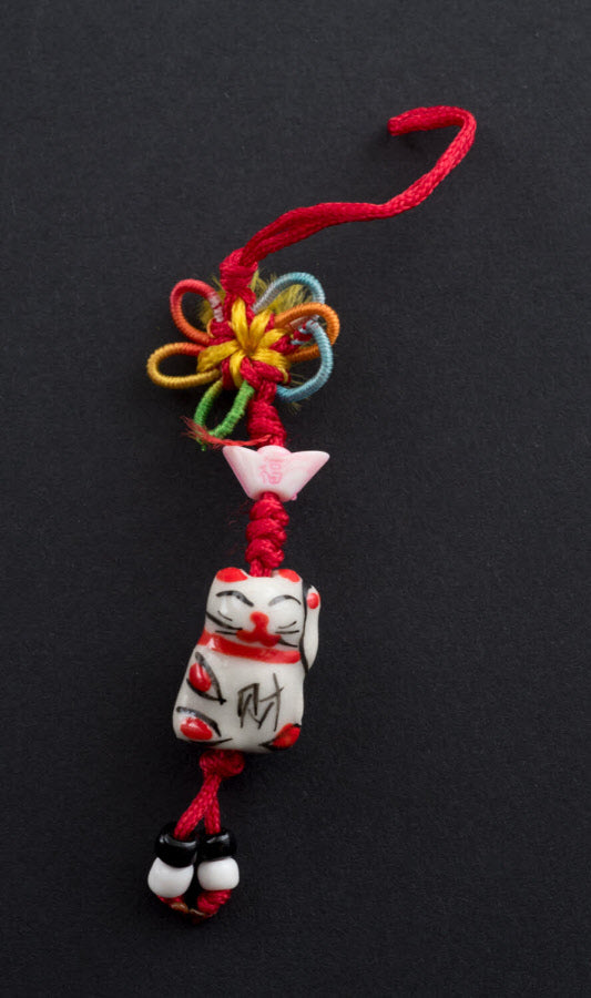Charm Maneki Neko Rose – Bijou de Sac Porte-Bonheur Japonais
