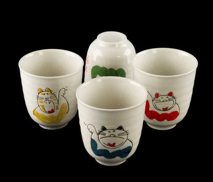 Set de 4 Tasses Japonaises Maneki Neko en Céramique – Édition Limitée