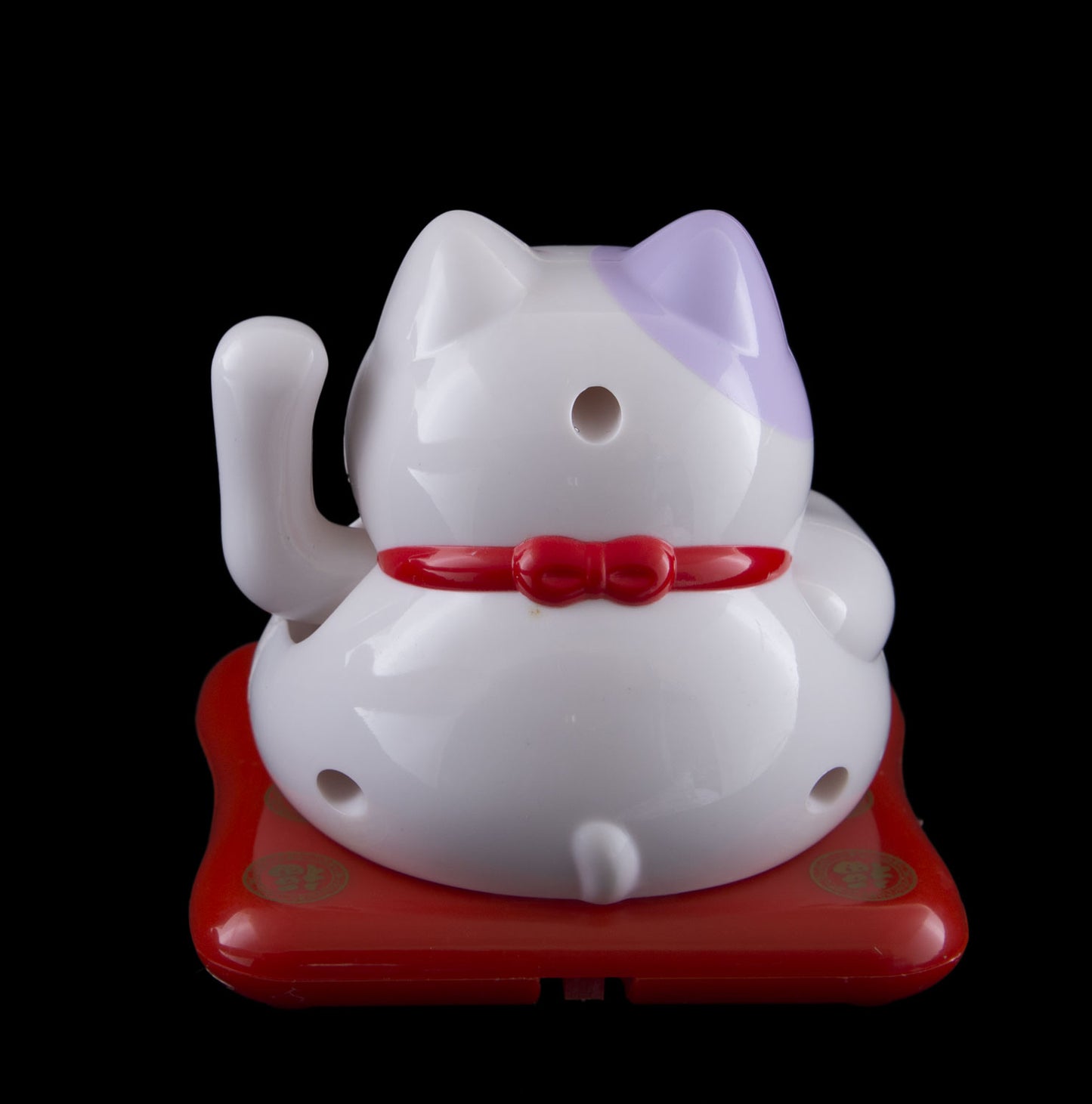 Chat Japonais Maneki Neko Bobtail Blanc à Oreille Violette – Figurine Solaire Animée