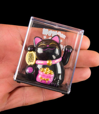Mini Chat Chinois Solaire Maneki Neko Noir – Figurine à Patte Animée
