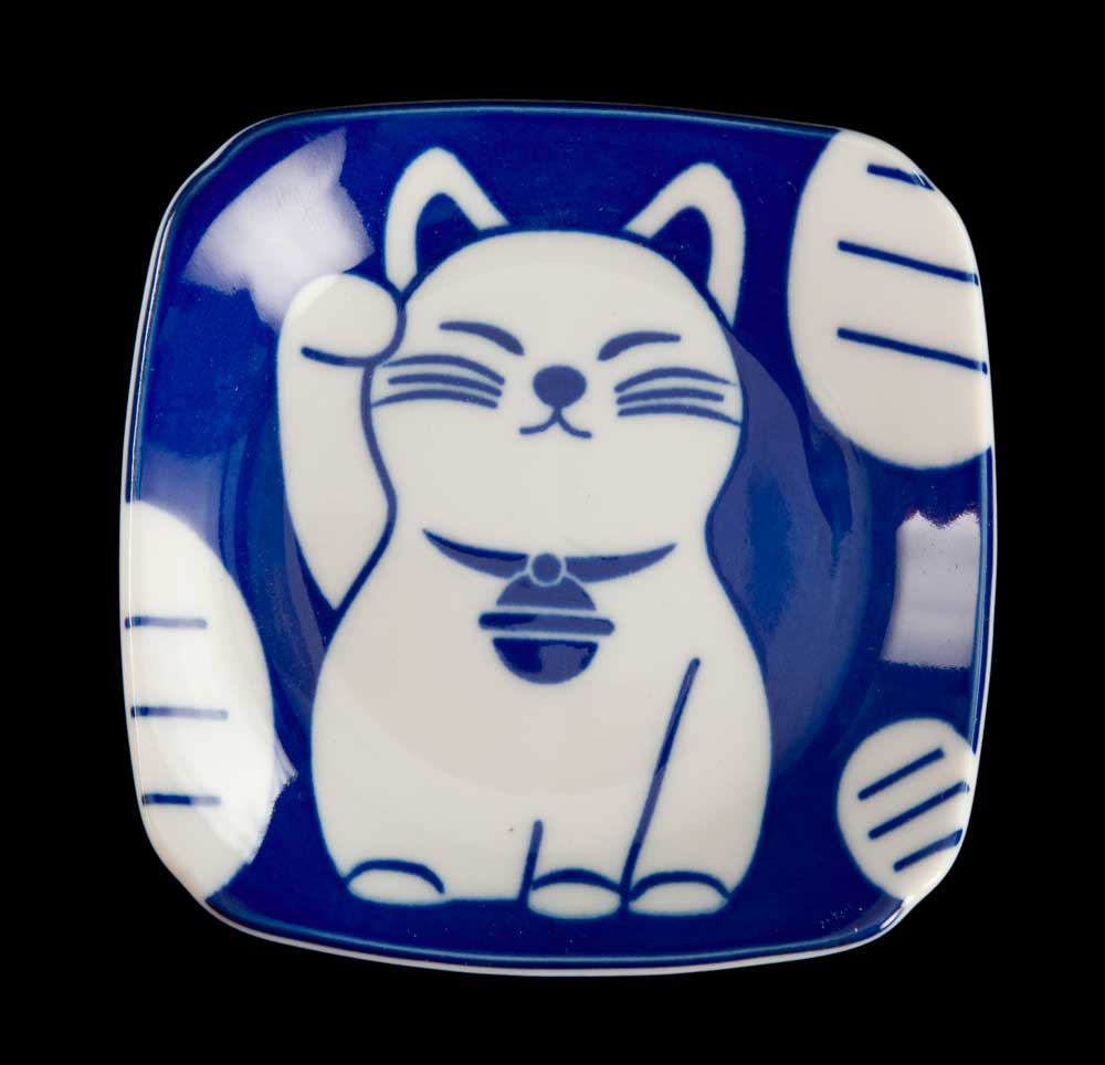 Coffret de 4 Coupelles Japonaises Maneki Neko en Porcelaine Arita Yaki – Fabriqué au Japon