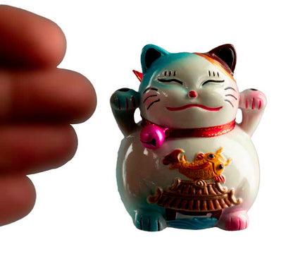 Figurine Chat Bobtail Maneki-Neko et son Poisson Sacré en Résine – Décoration Kawaii 6 cm
