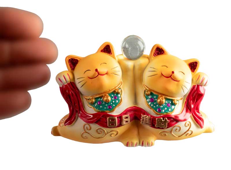 Duo Chat Maneki-Neko Jaune en Résine – Statuette Décorative Kawaii 11 cm