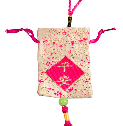 Omamori Japonais Rose Fuchsia – Talisman Porte-Bonheur Traditionnel