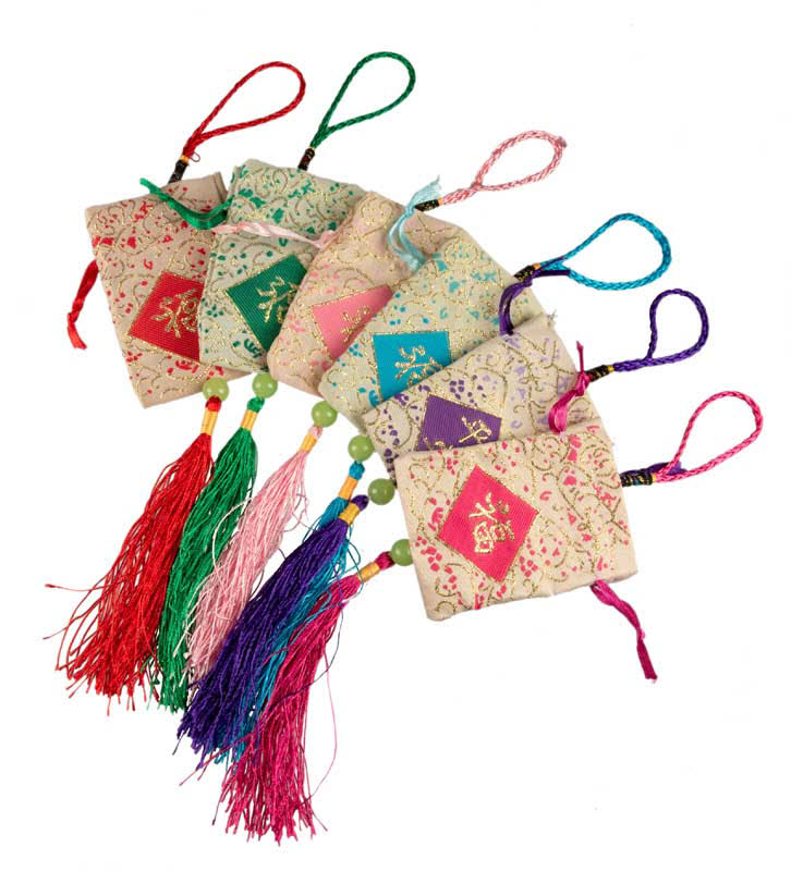 Lot de 6 Amulettes Style Omamori – Porte-Bonheur Inspirés des Traditions Asiatiques