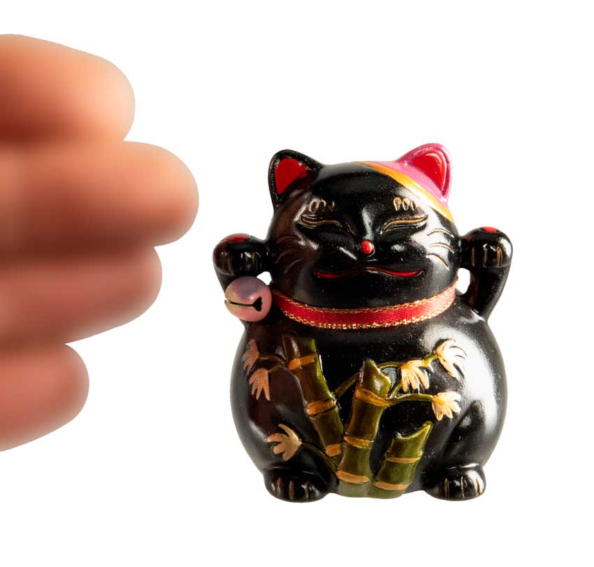 Figurine Chat Maneki-Neko Noir en Résine – Décoration Kawaii Motifs Bambou 5,5 cm