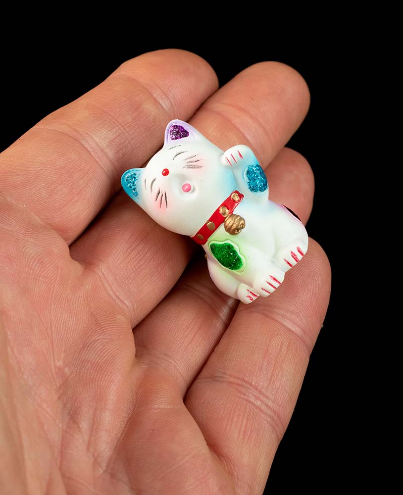 Figurine Chat Chinois Baby Maneki Neko Blanc – Mini Statuette en Résine