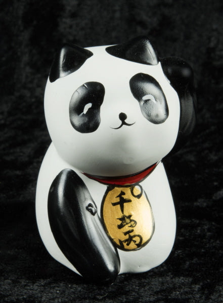 Figurine Chat Japonais Bobtail Maneki-Neko Noir et Blanc en Polyrésine – Décoration Kawaii 6,5 cm