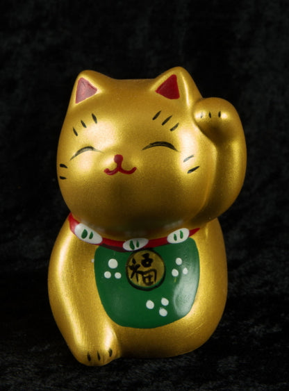 Figurine Chat Japonais Bobtail Maneki-Neko Kimono Doré en Polyrésine – Décoration Kawaii 6,5 cm