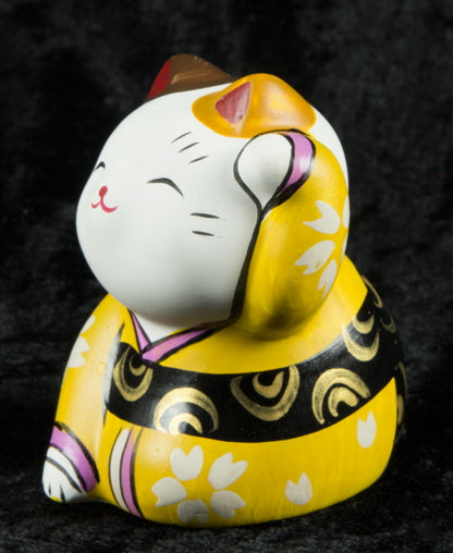Figurine Chat Japonais Bobtail Maneki-Neko Kimono Jaune en Polyrésine – Décoration Kawaii 6,5 cm
