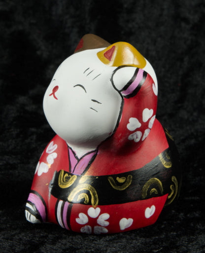 Figurine Chat Japonais Bobtail Maneki-Neko Kimono Rouge et Blanc en Polyrésine – Décoration Kawaii 6,5 cm
