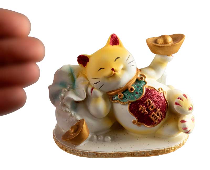 Chat Maneki-Neko Jaune avec Lingot en Résine – Statuette Décorative 9 cm