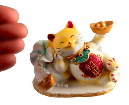 Chat Maneki-Neko Jaune avec Lingot en Résine – Statuette Décorative 9 cm
