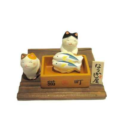 Diorama Chat Japonais Maneki-neko à la Poissonnerie – Collection 4,5 cm - Figurine