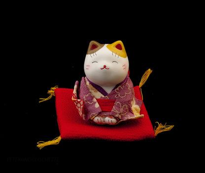 Figurine Chat Baby Maneki-Neko Blanc en Kimono – Céramique 6,8 cm
